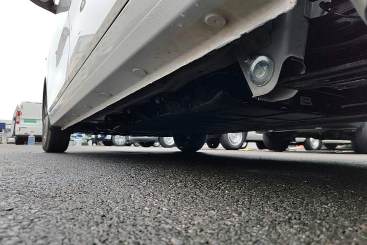 Used Wuling Rongguang EV 2026 Model 310km Standard Bus Version Left Side Sill