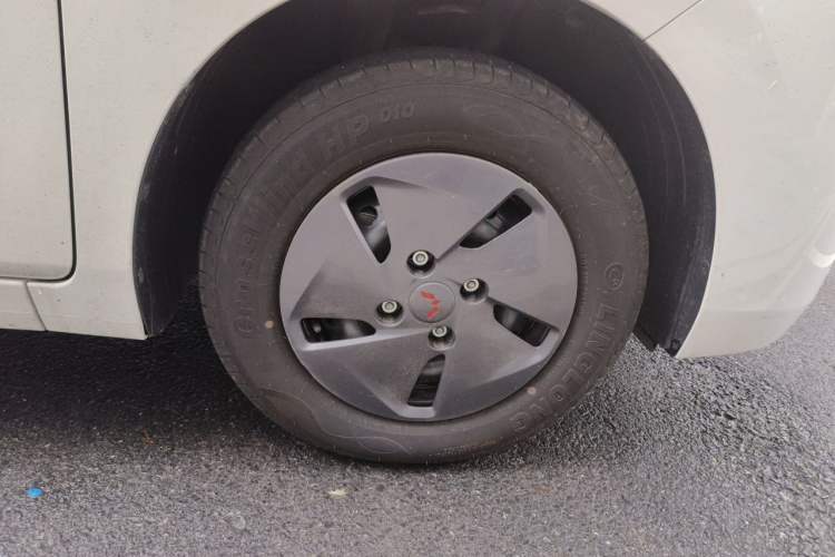 Used Wuling Rongguang EV 2026 Model 310km Standard Bus Version Right Front Wheel Hub
