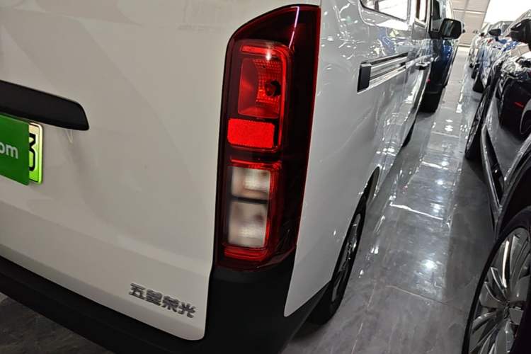 Used Wuling Rongguang EV 2026 Model 310km Standard Bus Version Right Rear Taillight