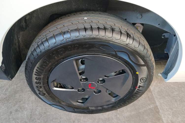 Used Wuling Rongguang EV 2026 Model 310km Standard Bus Version Right Rear Wheel Hub