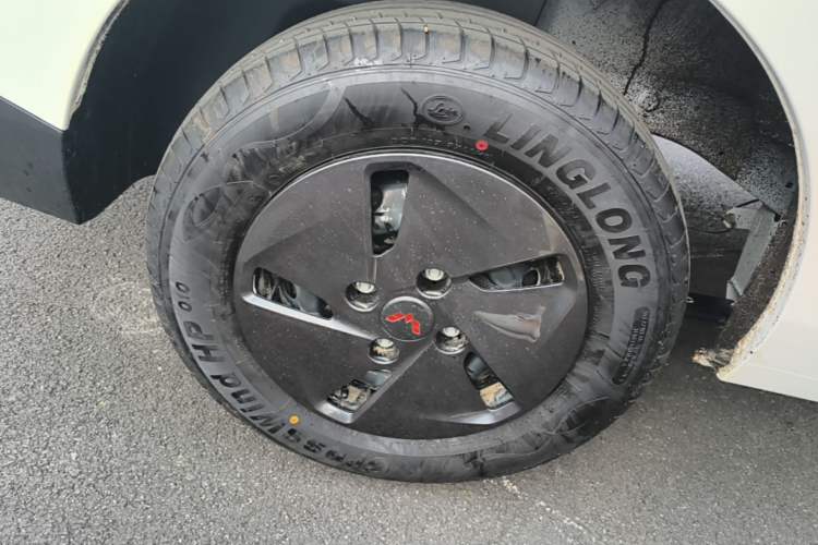 Used Wuling Rongguang EV 2026 Model 310km Standard Bus Version Right Rear Wheel Hub