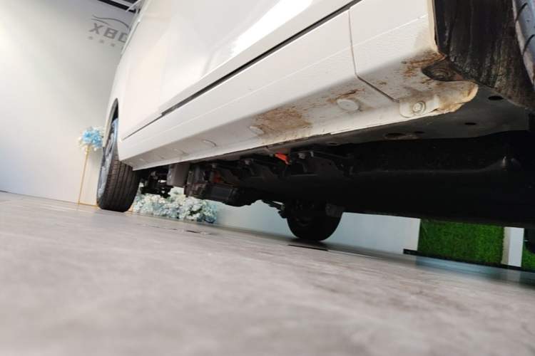 Used Wuling Rongguang EV 2026 Model 310km Standard Bus Version Right Side Sill