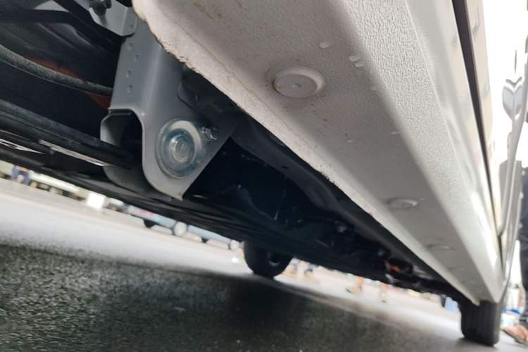 Used Wuling Rongguang EV 2026 Model 310km Standard Bus Version Right Side Sill