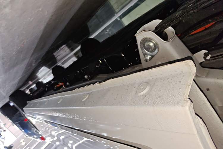 Used Wuling Rongguang EV 2026 Model 310km Standard Bus Version Right Side Sill
