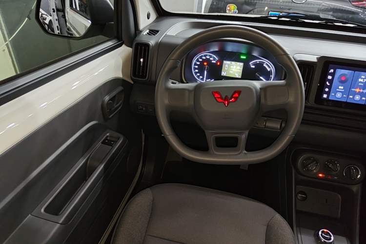 Used Wuling Rongguang EV 2026 Model 310km Standard Bus Version Steering Wheel