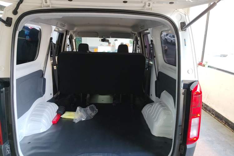 Used Wuling Rongguang EV 2026 Model 310km Standard Bus Version Trunk