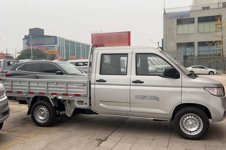 Used Wuling Rongguang New Truck 2023 2.0L Double-Cab Extended-Size Standard Version LJM20B Exterior 2