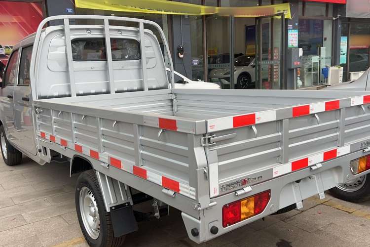 Used Wuling Rongguang New Truck 2023 2.0L Double-Cab Extended-Size Standard Version LJM20B Exterior 4
