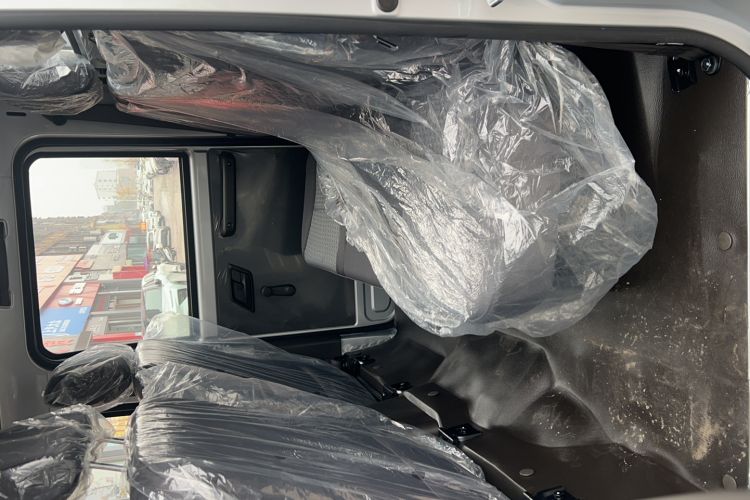 Used Wuling Rongguang New Truck 2023 2.0L Double-Cab Extended-Size Standard Version LJM20B Interior 1