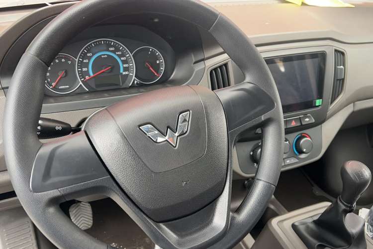 Used Wuling Rongguang New Truck 2023 2.0L Double-Cab Extended-Size Standard Version LJM20B Interior 3