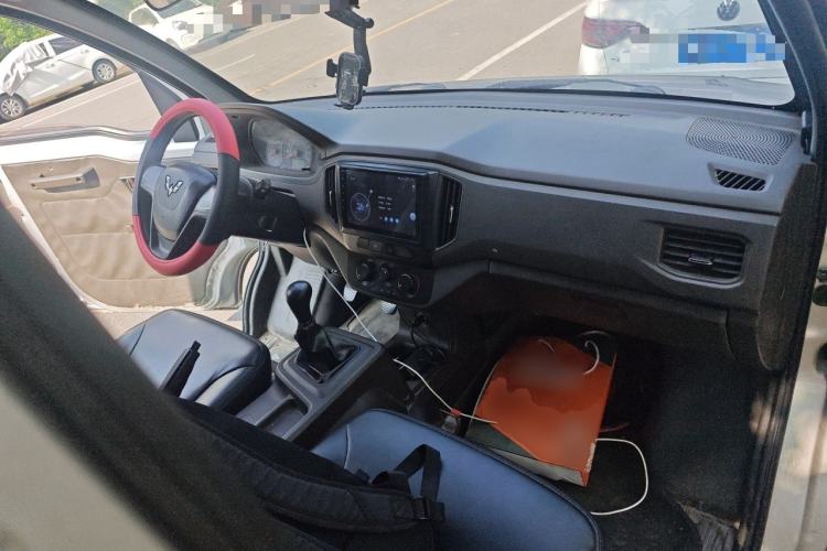 Used Wuling Rongguang New Truck 2018 1.5L Single-Row L3C Center Console