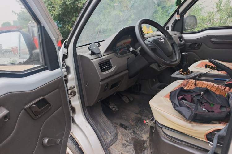 Used Wuling Rongguang New Truck 2018 1.5L Double-Cab L3C Driver Seat
