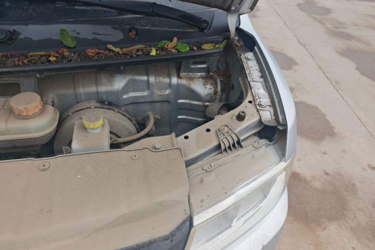 Used Wuling Rongguang New Truck 2018 1.5L Double-Cab L3C Engine Bay Left