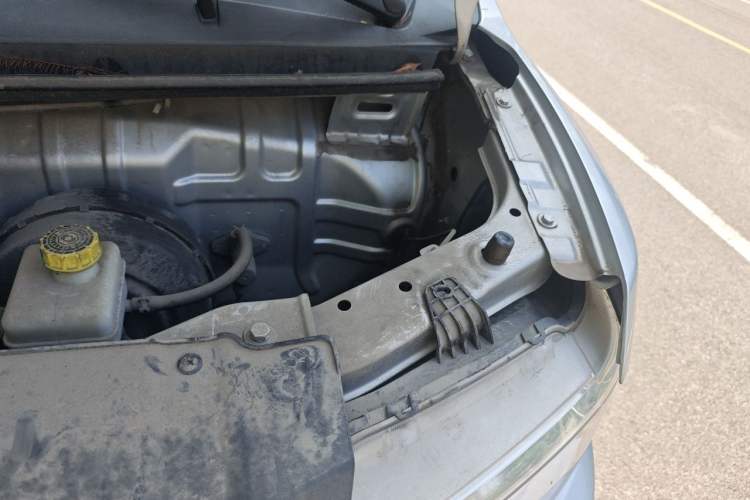 Used Wuling Rongguang New Truck 2018 1.5L Single-Row L3C Engine Bay Left
