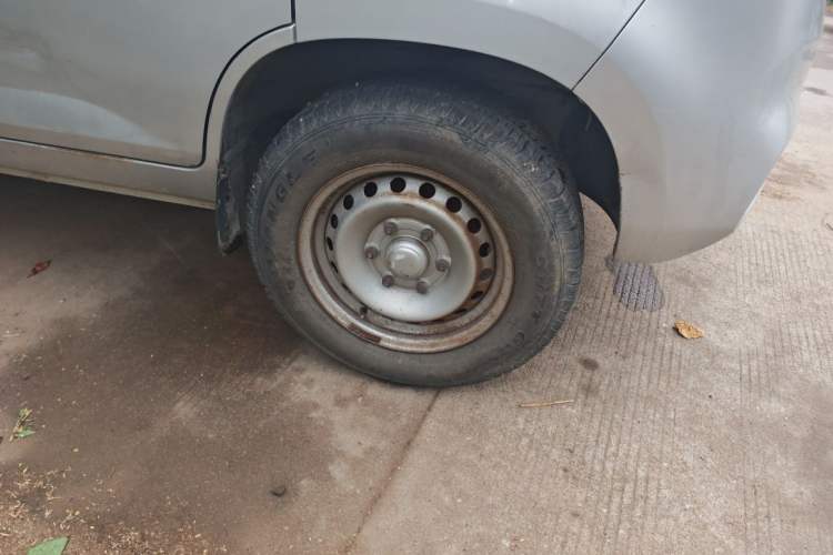 Used Wuling Rongguang New Truck 2018 1.5L Double-Cab L3C Right Front Wheel Hub