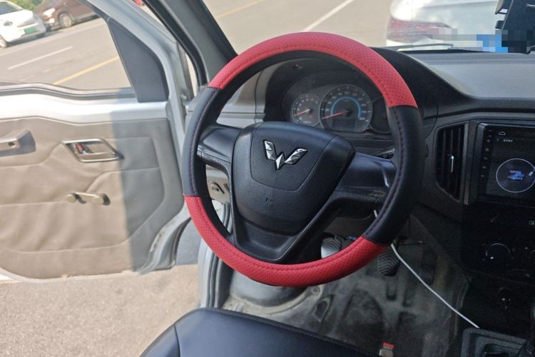 Used Wuling Rongguang New Truck 2018 1.5L Single-Row L3C Steering Wheel