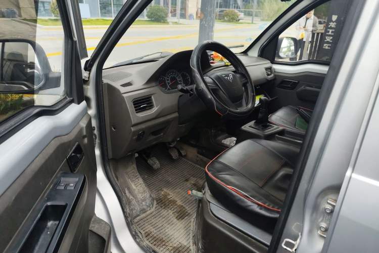 Used Wuling Rongguang New Truck 2019 1.8L Double-Cab China VI Standard LJ479Q6 Driver Seat