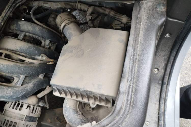 Used Wuling Rongguang New Truck 2019 1.8L Double-Cab China VI Standard LJ479Q6 Engine Bay Left