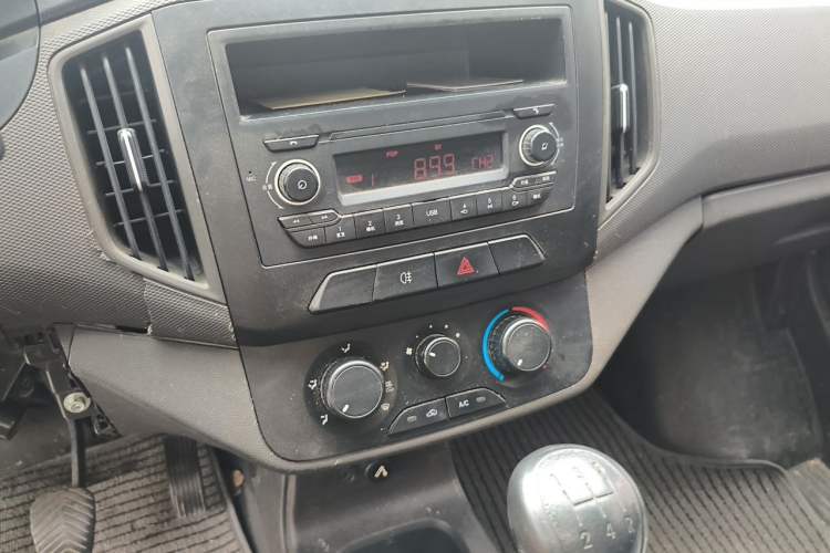 Used Wuling Rongguang New Truck 2019 1.8L Single-Row China VI LJ479Q6 Audio And AC Panel