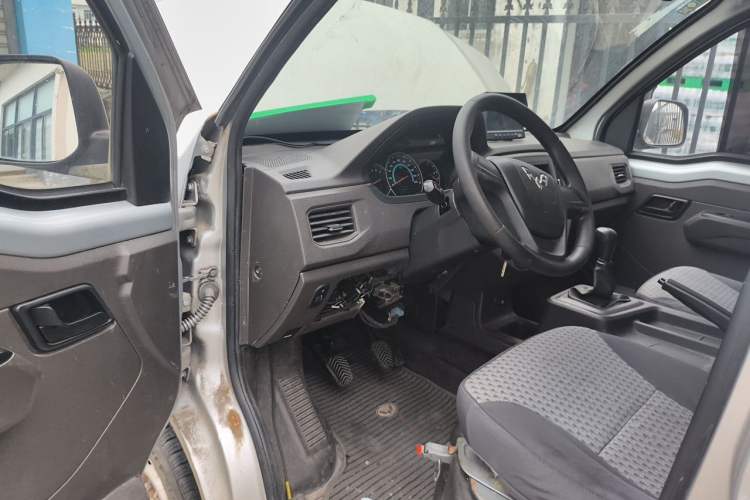 Used Wuling Rongguang New Truck 2019 1.8L Single-Row China VI LJ479Q6 Driver Seat