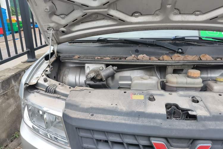 Used Wuling Rongguang New Truck 2019 1.8L Single-Row China VI LJ479Q6 Engine Bay Right