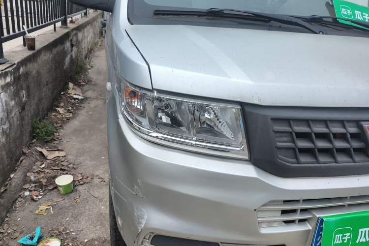Used Wuling Rongguang New Truck 2019 1.8L Single-Row China VI LJ479Q6 Right Front Headlight