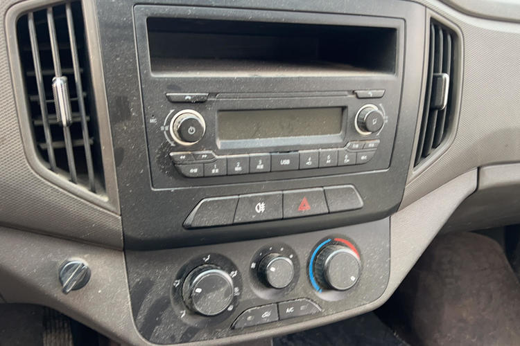 Used Wuling Rongguang New Truck 2019 1.5L Double-Cab China VI L3C Audio And AC Panel