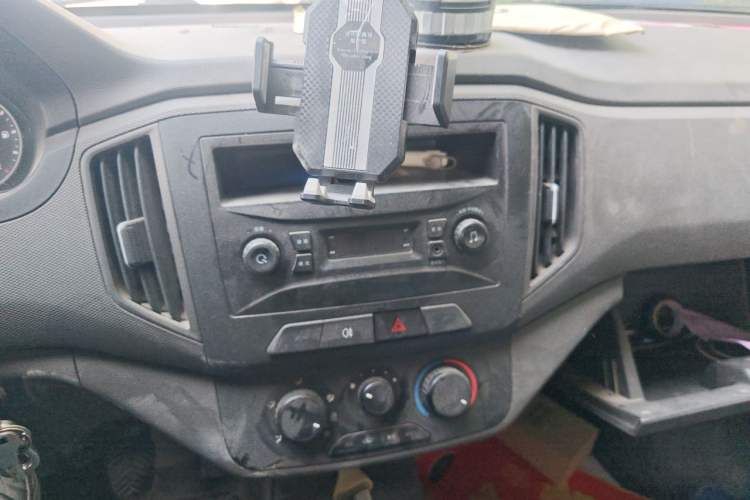 Used Wuling Rongguang New Truck 2019 1.5L Double-Cab L3C Audio And AC Panel
