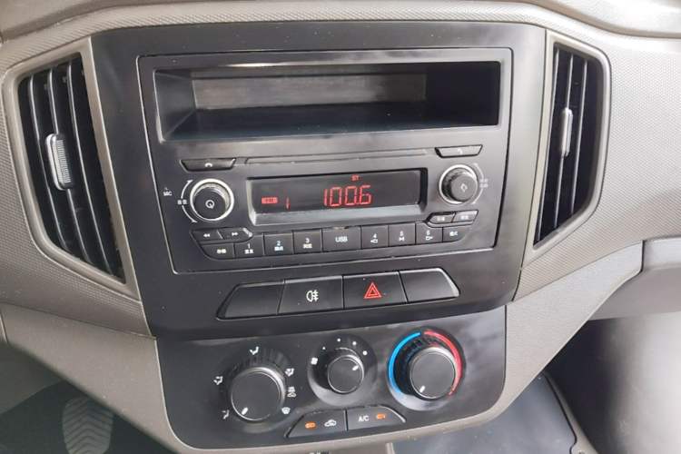 Used Wuling Rongguang New Truck 2019 1.8L Double-Cab China VI Standard LJ479Q6 Audio And AC Panel