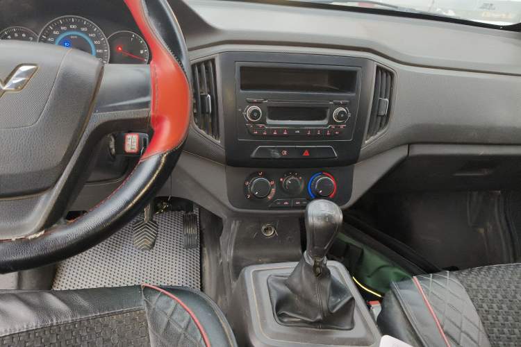 Used Wuling Rongguang New Truck 2019 1.5L Double-Cab China VI L3C Audio And AC Panel