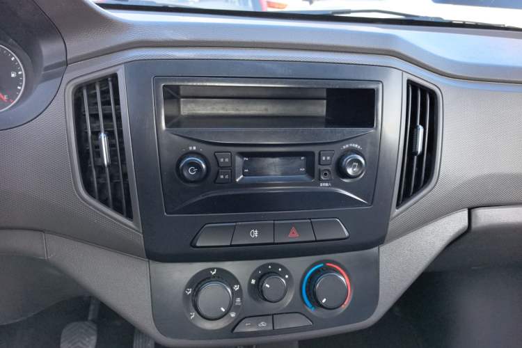 Used Wuling Rongguang New Truck 2019 1.5L Single-Row China VI L3C Audio And AC Panel