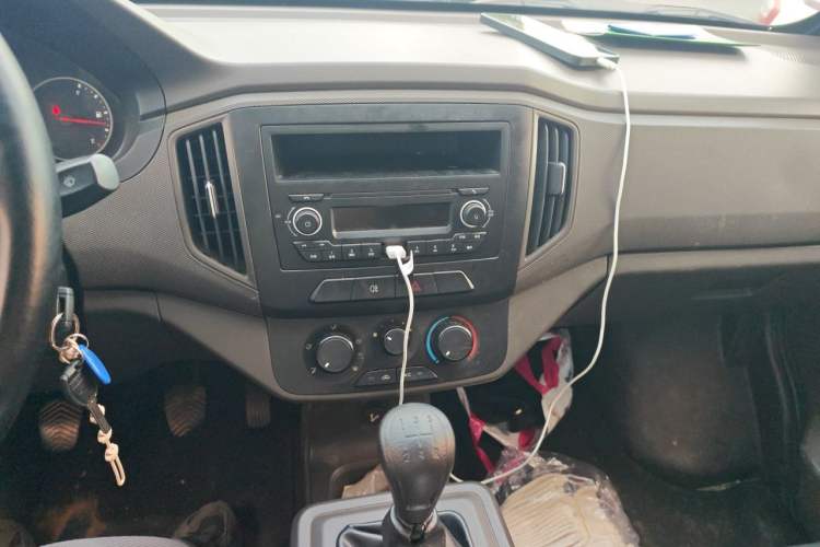 Used Wuling Rongguang New Truck 2019 1.5L Single-Row China VI L3C Audio And AC Panel