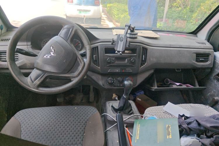 Used Wuling Rongguang New Truck 2019 1.5L Double-Cab L3C Center Console