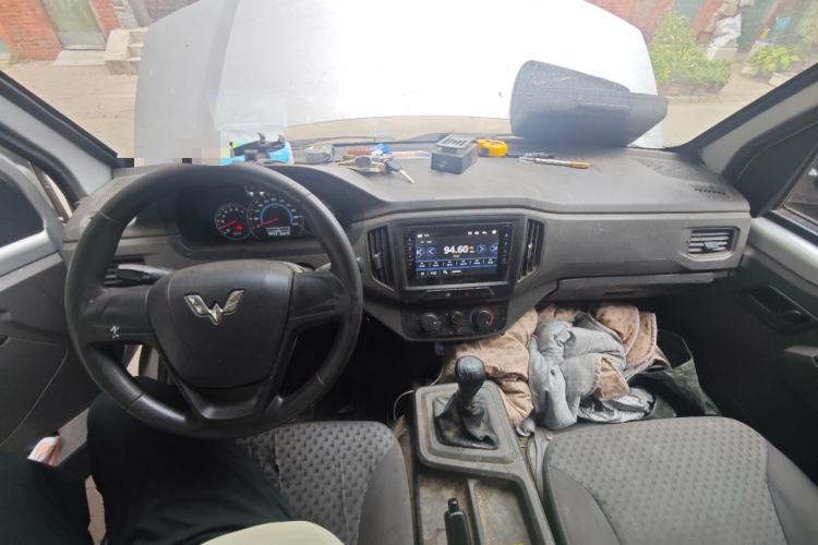 Used Wuling Rongguang New Truck 2019 1.5L Single-Row China VI L3C Center Console