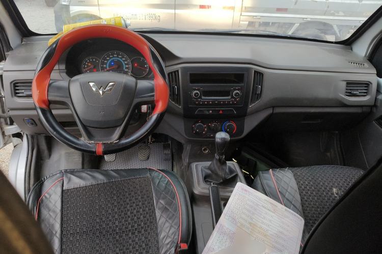 Used Wuling Rongguang New Truck 2019 1.5L Double-Cab China VI L3C Center Console