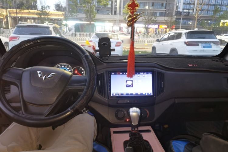 Used Wuling Rongguang New Truck 2019 1.8L Double-Cab China VI Standard LJ479Q6 Center Console