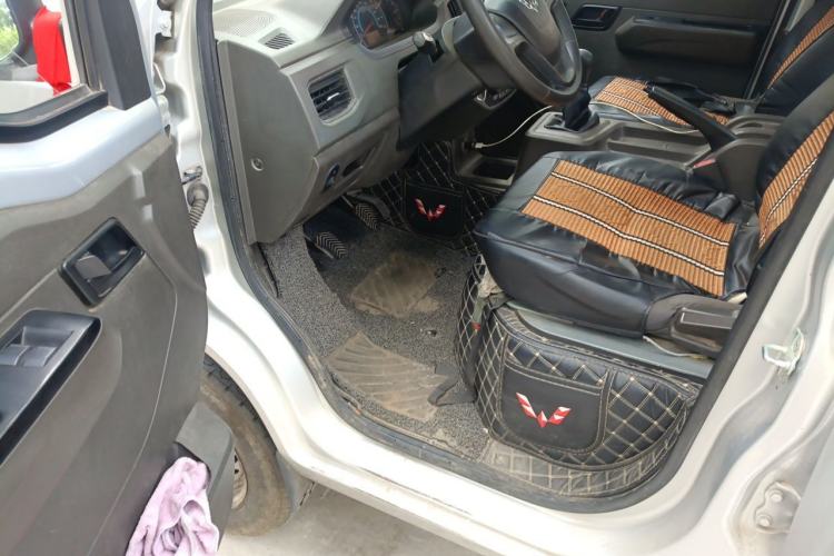 Used Wuling Rongguang New Truck 2019 1.5L Double-Cab China VI L3C Driver Seat