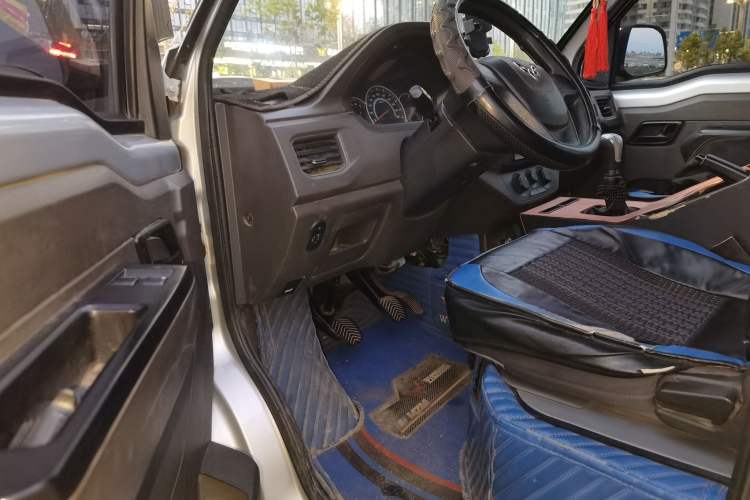 Used Wuling Rongguang New Truck 2019 1.8L Double-Cab China VI Standard LJ479Q6 Driver Seat