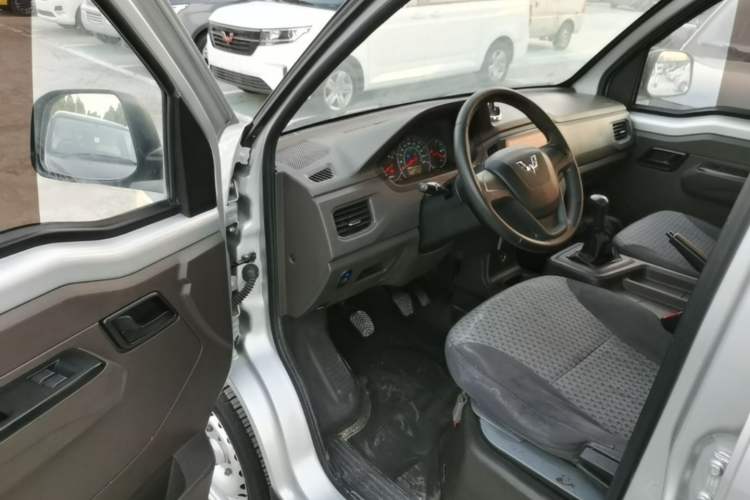 Used Wuling Rongguang New Truck 2019 1.8L Double-Cab China VI Standard LJ479Q6 Driver Seat