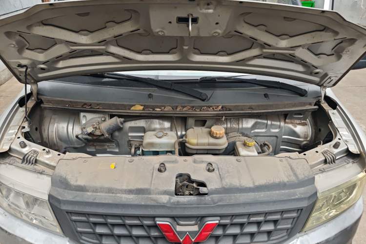 Used Wuling Rongguang New Truck 2019 1.8L Single-Row China VI LJ479Q6 Engine Bay