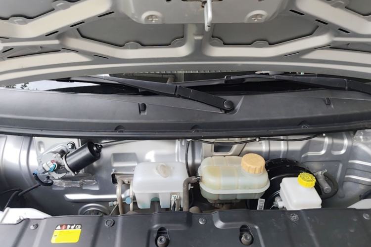 Used Wuling Rongguang New Truck 2019 1.8L Double-Cab China VI Standard LJ479Q6 Engine Bay