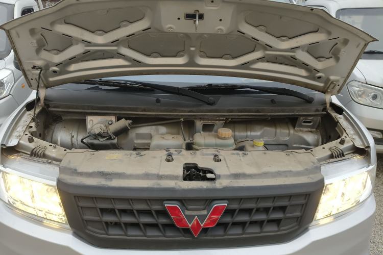 Used Wuling Rongguang New Truck 2019 1.5L Double-Cab China VI L3C Engine Bay