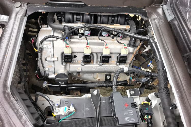 Used Wuling Rongguang New Truck 2019 1.5L Double-Cab China VI L3C Engine Bay