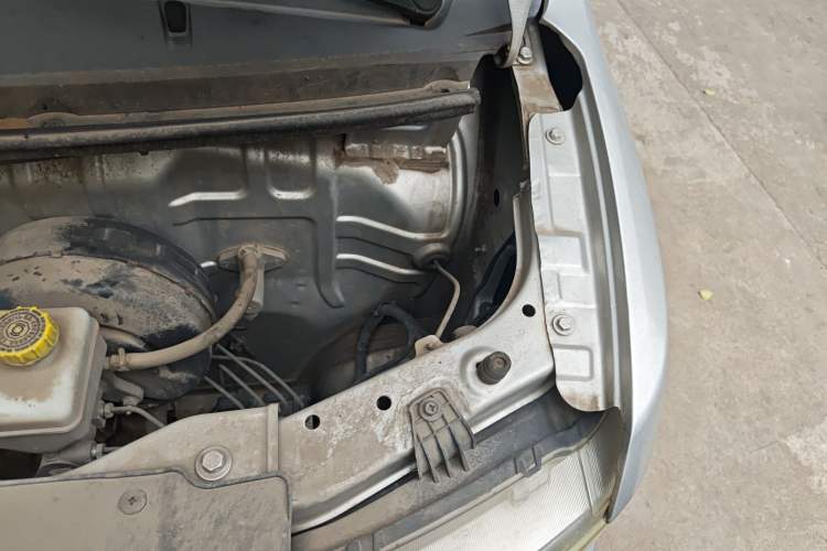 Used Wuling Rongguang New Truck 2019 1.8L Single-Row China VI LJ479Q6 Engine Bay Left