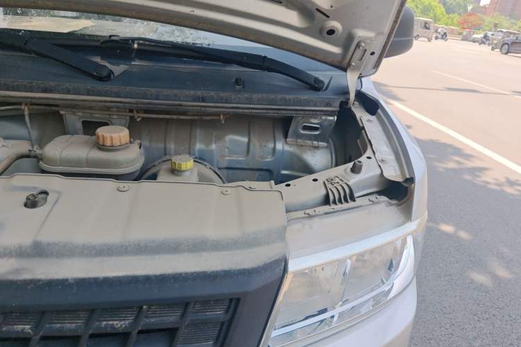 Used Wuling Rongguang New Truck 2019 1.5L Double-Cab L3C Engine Bay Left