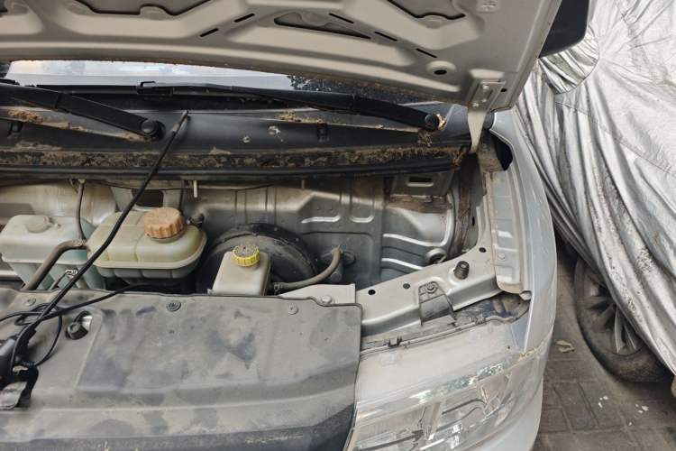 Used Wuling Rongguang New Truck 2019 1.5L Single-Row China VI L3C Engine Bay Left