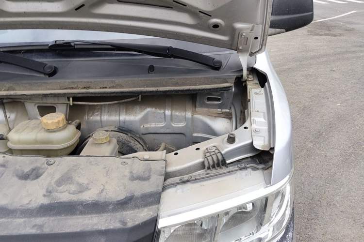 Used Wuling Rongguang New Truck 2019 1.5L Double-Cab China VI L3C Engine Bay Left