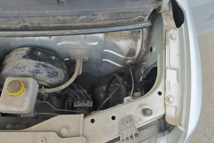 Used Wuling Rongguang New Truck 2019 1.5L Single-Row China VI L3C Engine Bay Left