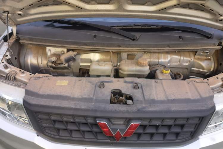 Used Wuling Rongguang New Truck 2019 1.8L Double-Cab China VI Standard LJ479Q6 Engine Bay