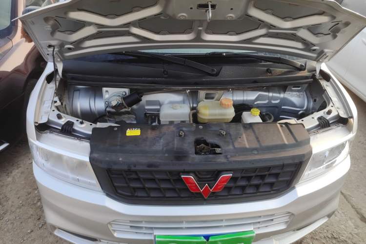 Used Wuling Rongguang New Truck 2019 1.8L Single-Row China VI LJ479Q6 Engine Bay